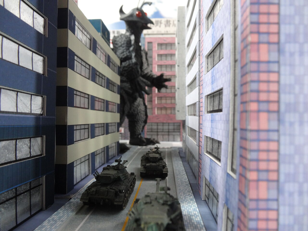 宇宙大怪獣ギララ＆アストロボート 20cmサイズ彩色済み完成品