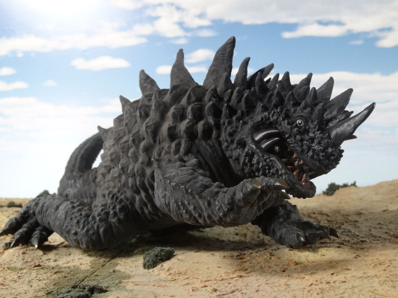地底怪獣マグラー(CCP1/6特撮シリーズDX)赤土から出現Ver｜特撮