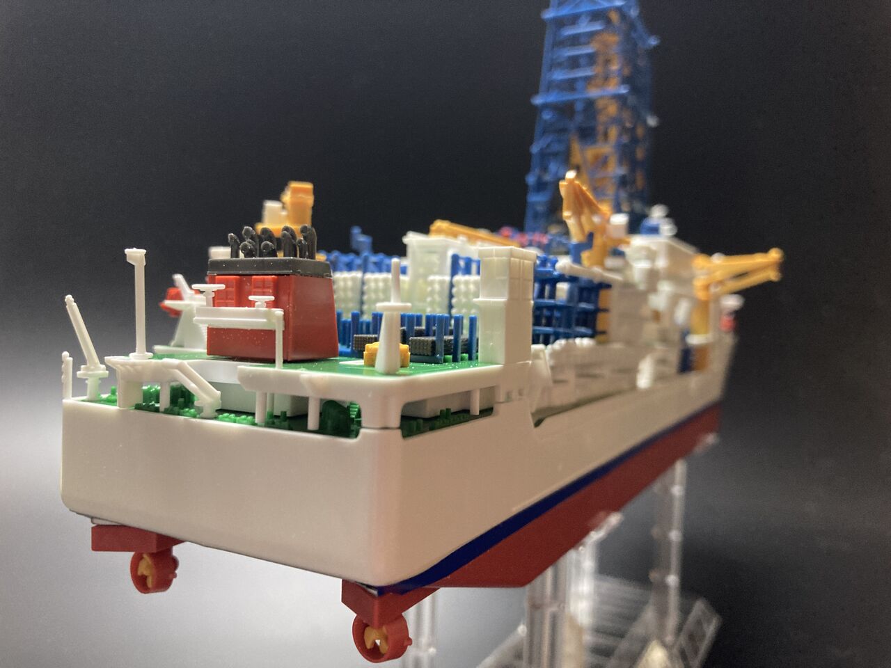 地球深部探査船「ちきゅう」1/700 バンダイプラモデル（組立編） : 男