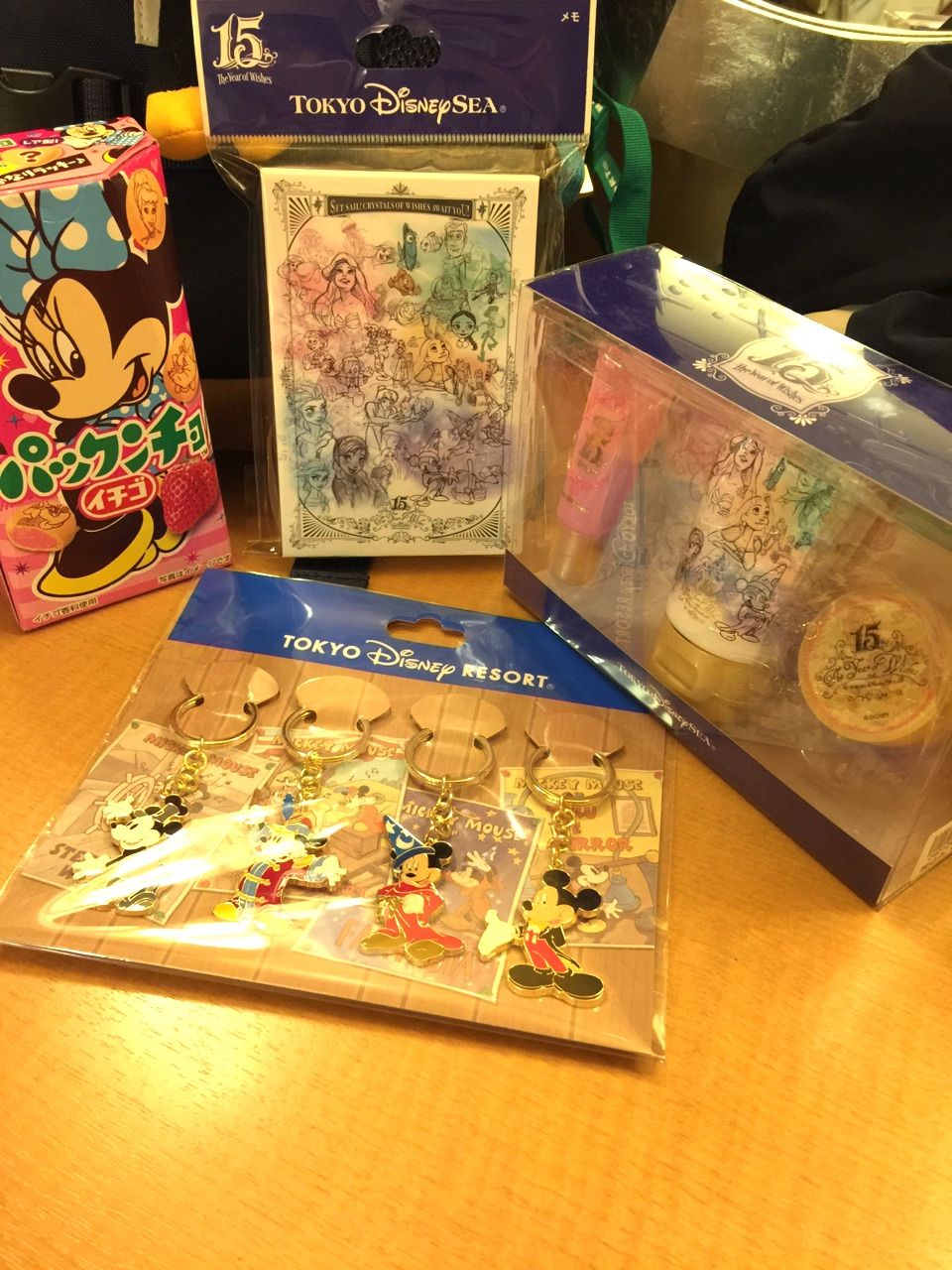 舞浜から アンバサダーホテルのお土産屋さんで早速買ったもの コイケの お泊まり ディズニー記録 舞浜から アンバサダーホテルのお土産屋さんで早速買ったもの コイケの お泊まり ディズニー記録