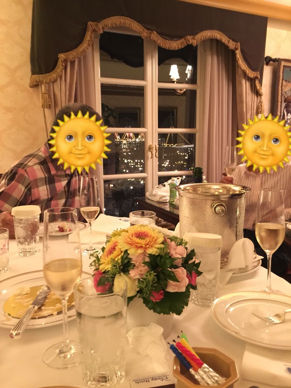 ミラコスタのルームサービスのセレブレーションセットaと帰宅後のチョコレートケーキ 追加 妹が撮ってくれた写真を4枚追加しました コイケの お泊まり ディズニー記録