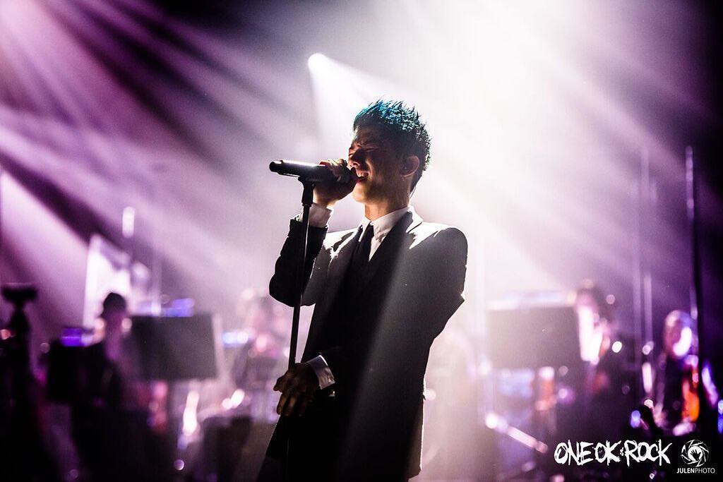 音楽 ワンオクtaka スーツ姿のライブショットにファン悶絶 バチくそかっけー おとまと