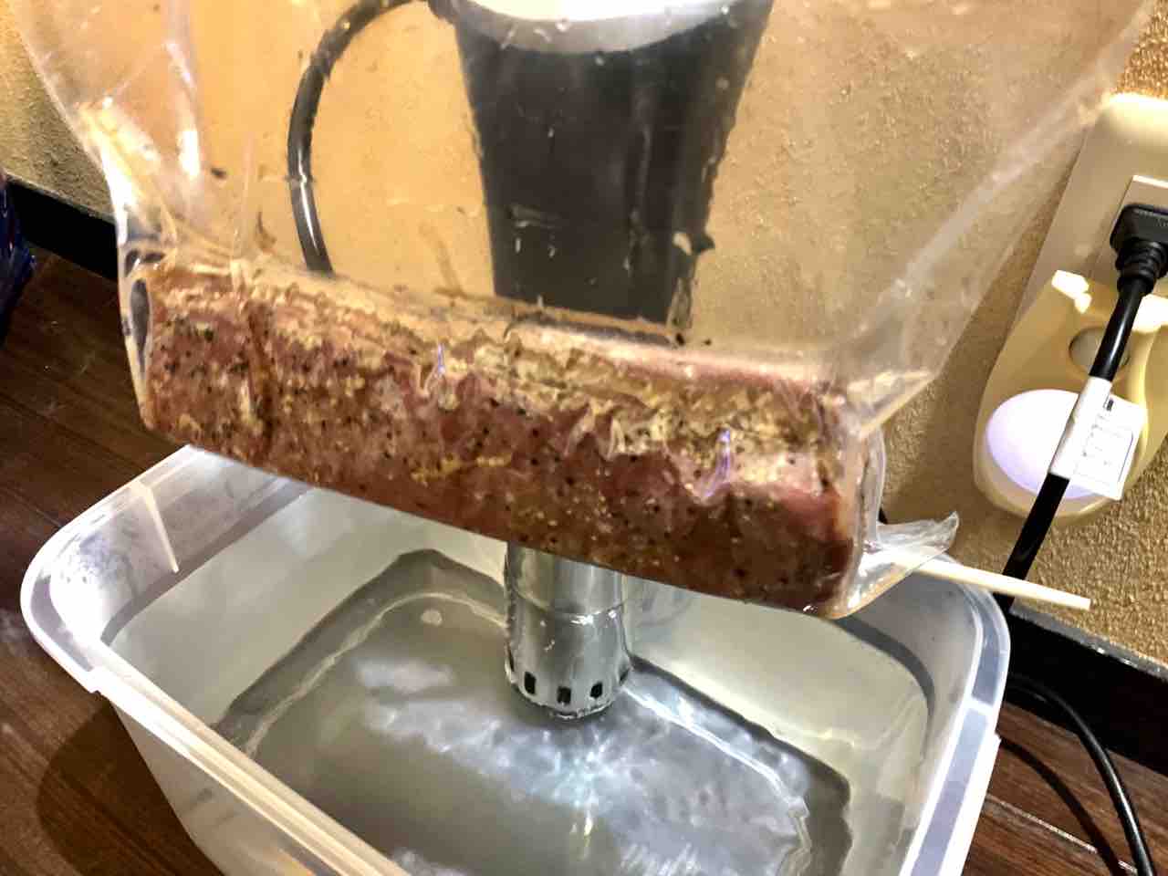 低温調理器 ローストビーフと鶏むね肉 おとんの脳みそ 低温調理器 ローストビーフと鶏むね肉 おとんの脳みそ