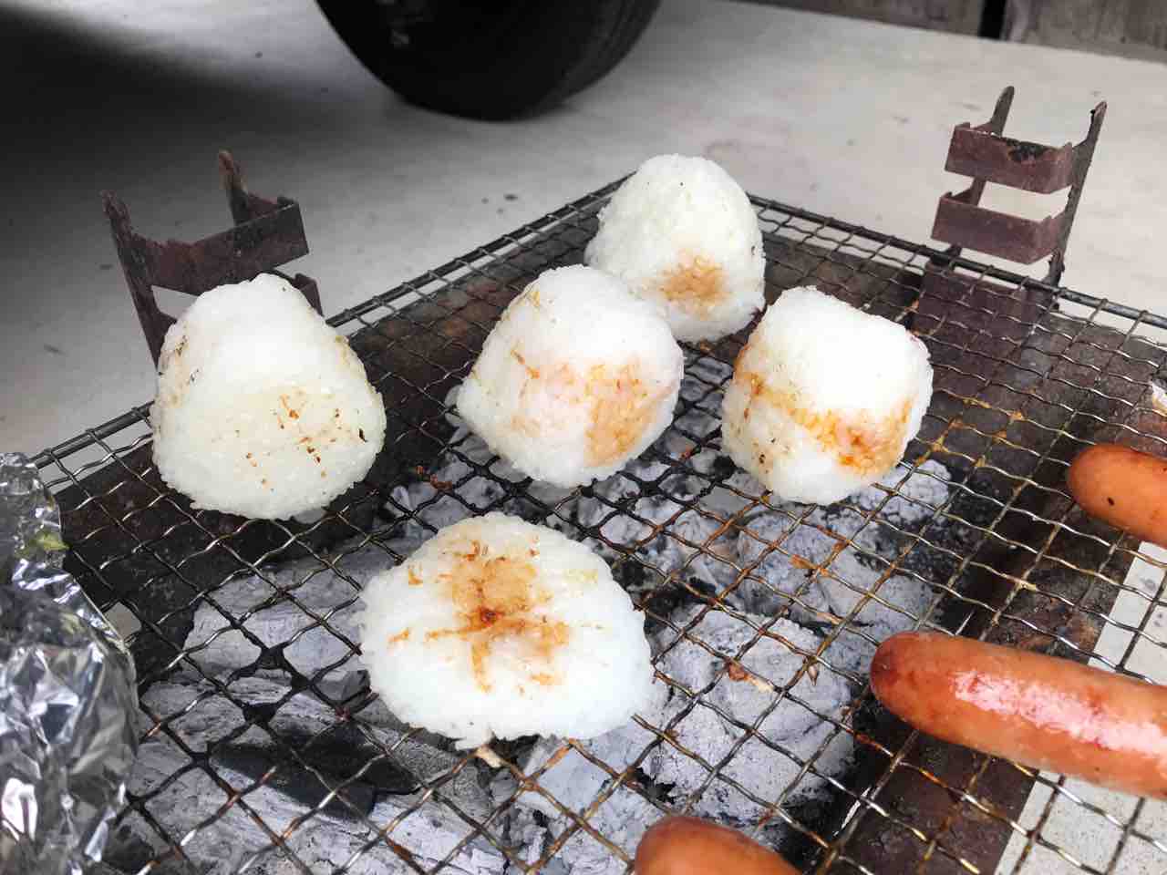 雨の日に庭で一人bbq おとんの脳みそ