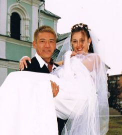 餃子の王将3代目 加藤貴司氏(40)と妻だった加藤カチェリーナさん(30)
