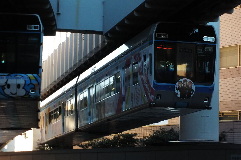 千葉都市モノレールで俺ガイルラッピング車を撮影 大浦鉄道