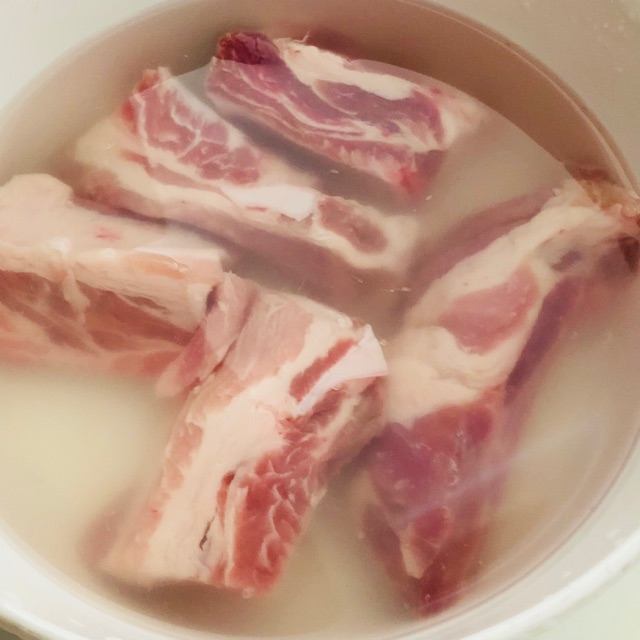 スペアリブと里芋の味噌煮込み ちょっとのひと手間で美味しく 圧力鍋でトロ旨 おうちdeごはん ときどきおやつ スペアリブと里芋の味噌煮込み ちょっとのひと手間で美味しく 圧力鍋でトロ旨 おうちdeごはん ときどきおやつ