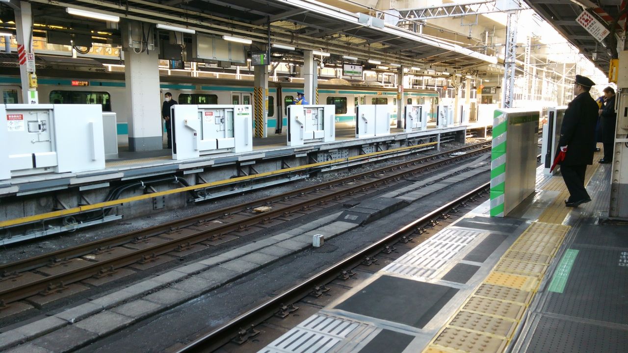 Jr山手線神田駅ホームドア本体設置 いつでも どこでも あなたの目に
