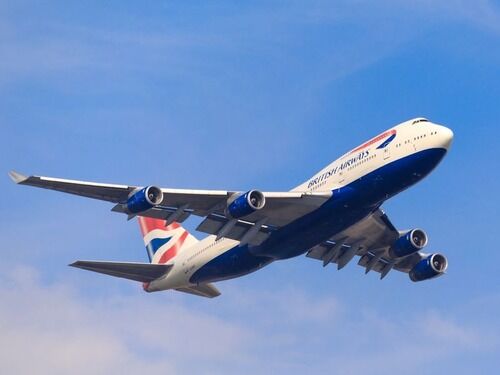 旅客機が大気の力で音速を超え、記録を更新！