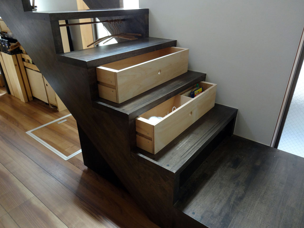 14 7 2階段下引き出し収納 白いふくろうの家づくり