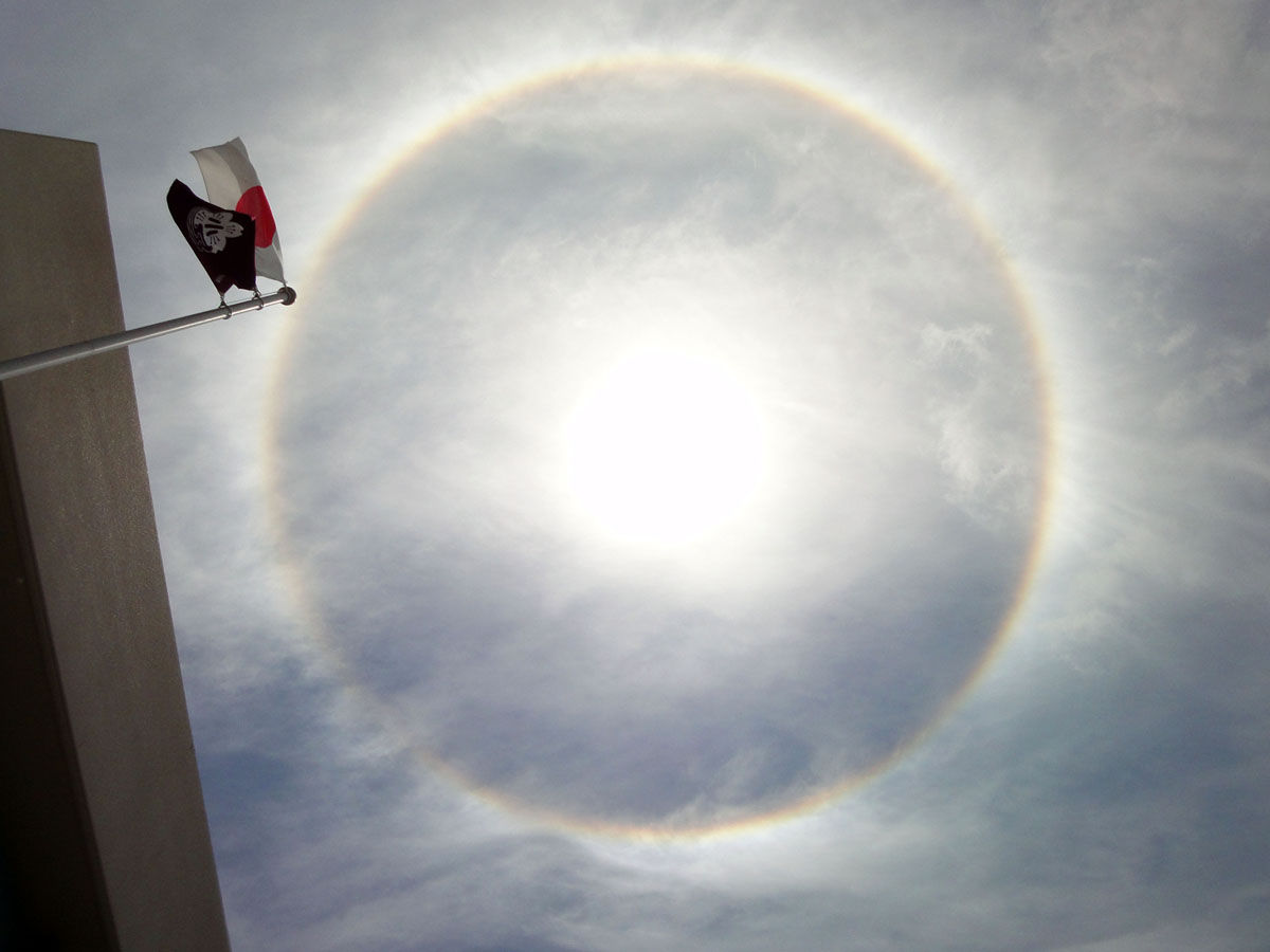 11 5 31 太陽の廻りに円形の虹 白いふくろうの家づくり