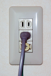 800px-OutletPlug