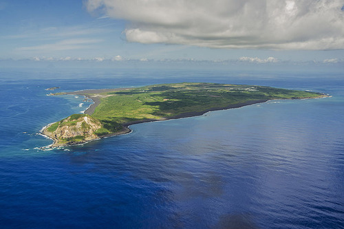 800px-Aerial_view_of_Iwo_Jima_in_September_2014
