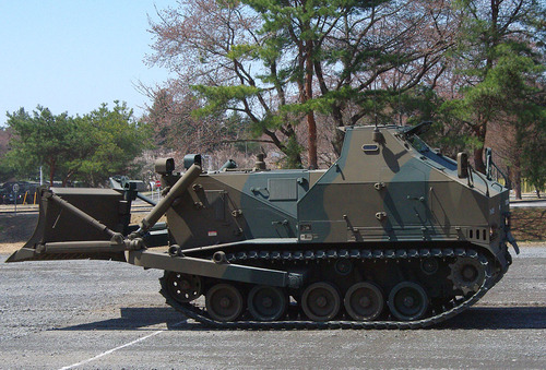 1024px-JGSDF_Type_75_dozer_20120408-02