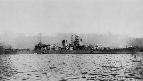 IJN_light_cruiser_Oyodo_at_Kure_in_1943
