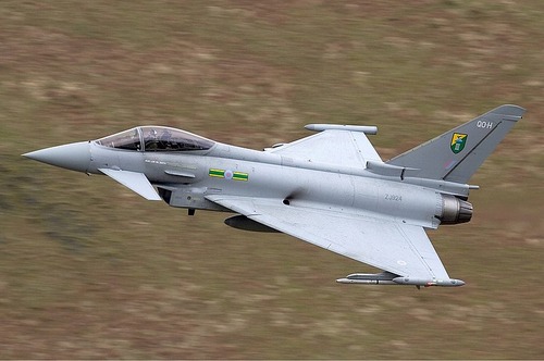 800px-RAF_Eurofighter_EF-2000_Typhoon_F2_Lofting-1