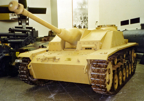 800px-Stug_III_Dresden_1