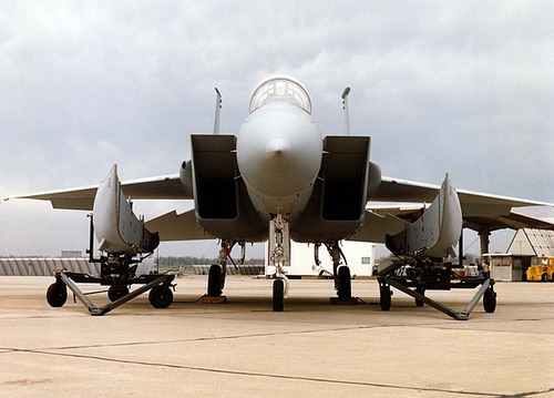 McDonnell_Douglas_F-15C_with_the_conformal_FAST_PACK_fuel_tanks