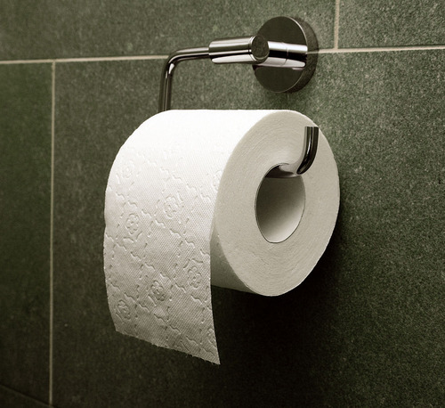 1117px-Toilet_paper_orientation_over