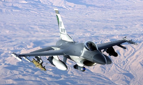 1024px-USAF_F-16FightingFalcon