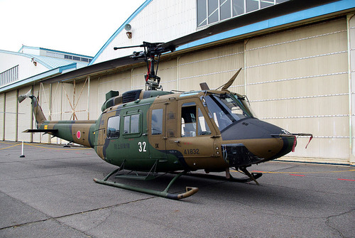 800px-JGSDF_UH-1J_20120520-01
