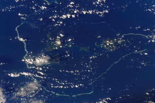 1024px-Chuuk_islands_(satellite)