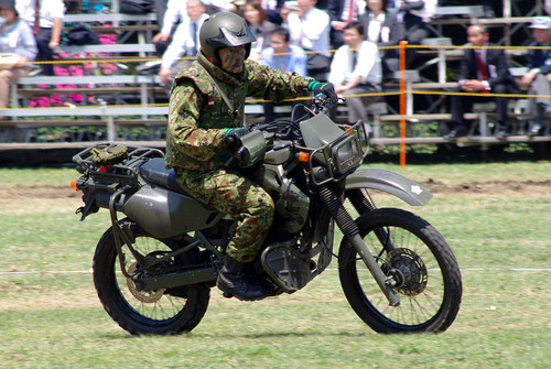 JGSDF_reconnaissance_bicycle_(Kawasaki_KLX250)_20120429-02