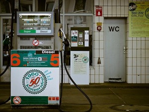petrol-stations-1275486_640