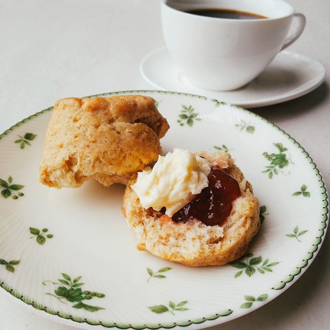 スコーン ジャムバター添え