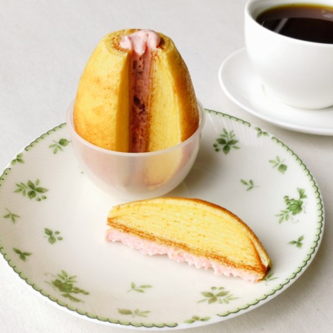 エッグバウム(つぶつぶいちご)断面