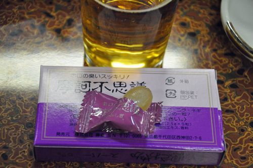 飲酒の席の最後は「摩訶不思議キャンデー」