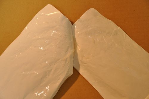 ? 絞りきった容器をハサミで切りました