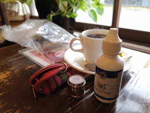 »ä¤¬¥³¡¼¥Ò¡¼¤ò°û¤ó¤Ç¤«¤é¡£