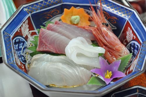 造りたての刺身が出てきました