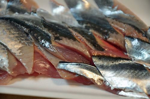 造りたての刺身は鮮度抜群です