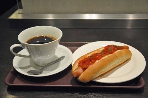 時間が早いのでまずはモーニングコーヒー