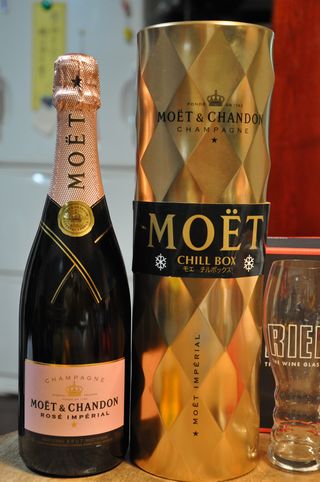 MOET�ʥ⥨��