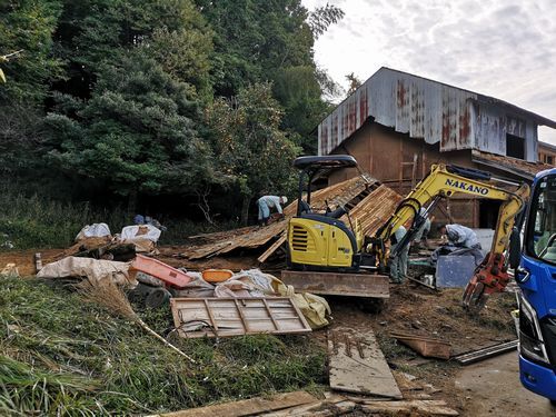 ÀèÆü¤«¤é·úʪ¤Î¼è¤ê²õ¤·ºî¶È¤¬»Ï¤Þ¤ê¤Þ¤·¤¿