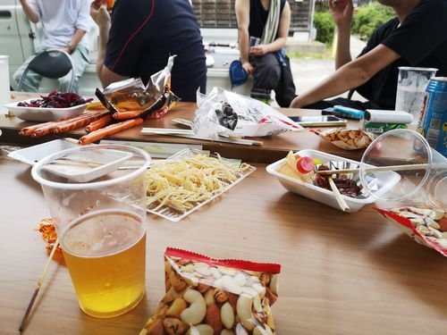 飲みながら話が盛り上がります