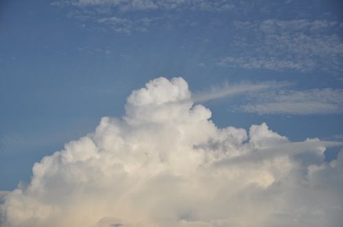 夏の雲の積雲(雄大積雲)