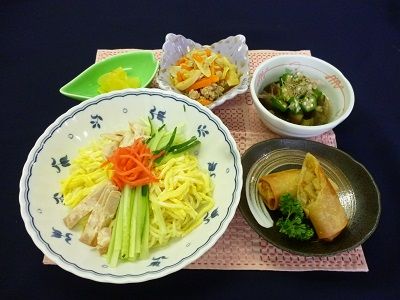 デイサービス 冷やし中華 おうよう園の行事食 特別献立 デイサービス 冷やし中華 おうよう園の行事食 特別献立