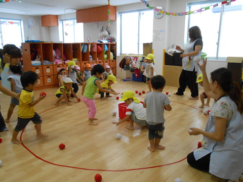 2歳児、幼児玉入れ室内 041