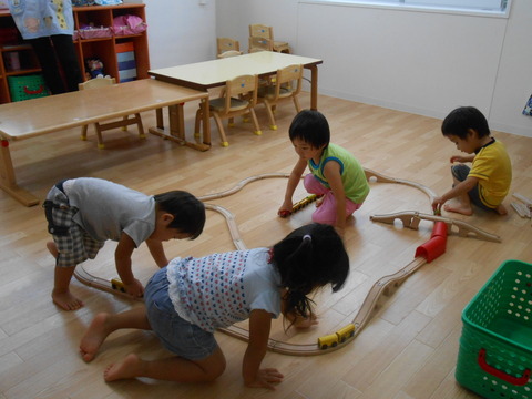 2歳児、幼児玉入れ室内 001