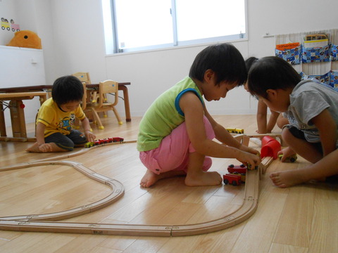 2歳児、幼児玉入れ室内 002