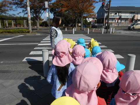 信号を渡る3