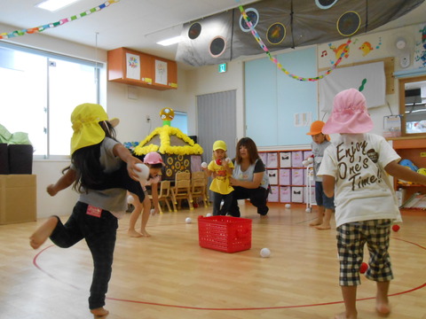 2歳児、幼児玉入れ室内 028