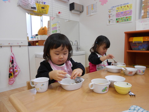 1歳食事風景