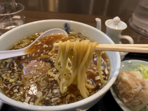 浅草来々軒　麺上げ