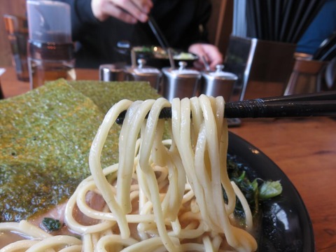 アカテング　麺上げ