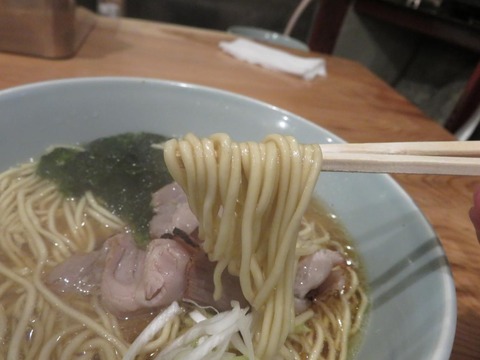 魚焚 ラーメン麺上げ